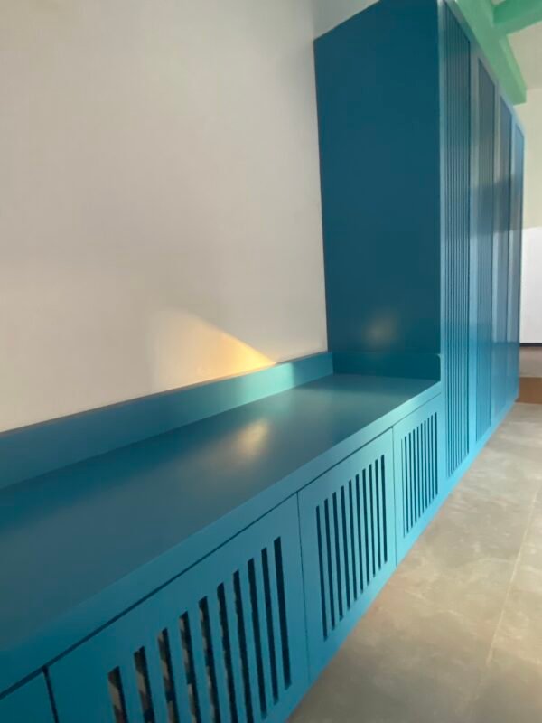 Lemari Pakaian Biru Kustom