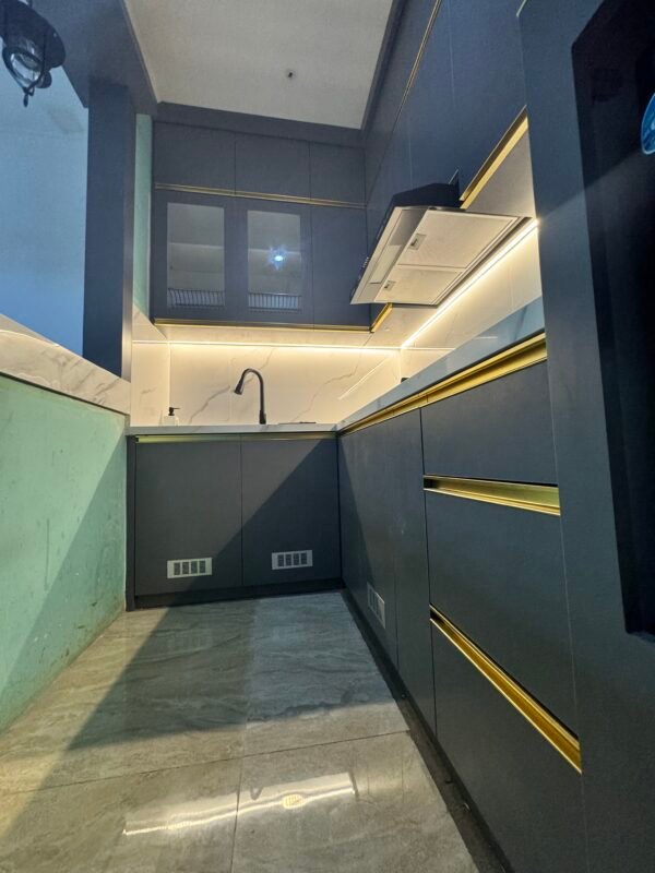 Kitchen Set Minimalis Modern dengan Pencahayaan LED - Gambar 2